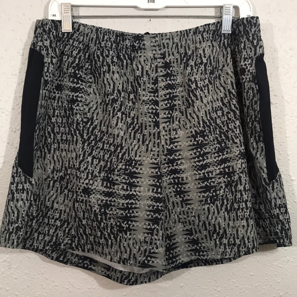 Without Walls UA Two Layer Running Shorts Gray &‎ Black Print size Large